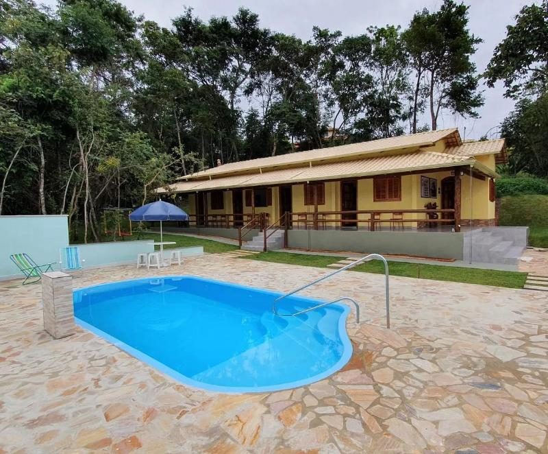 Sítio completo em condomínio fechado